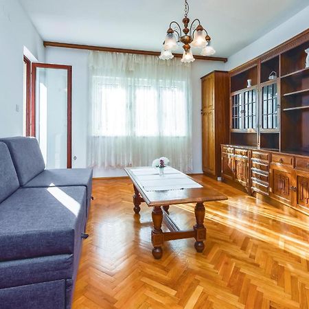 Lovely Apartment In Podstrana With Kitchen Екстер'єр фото
