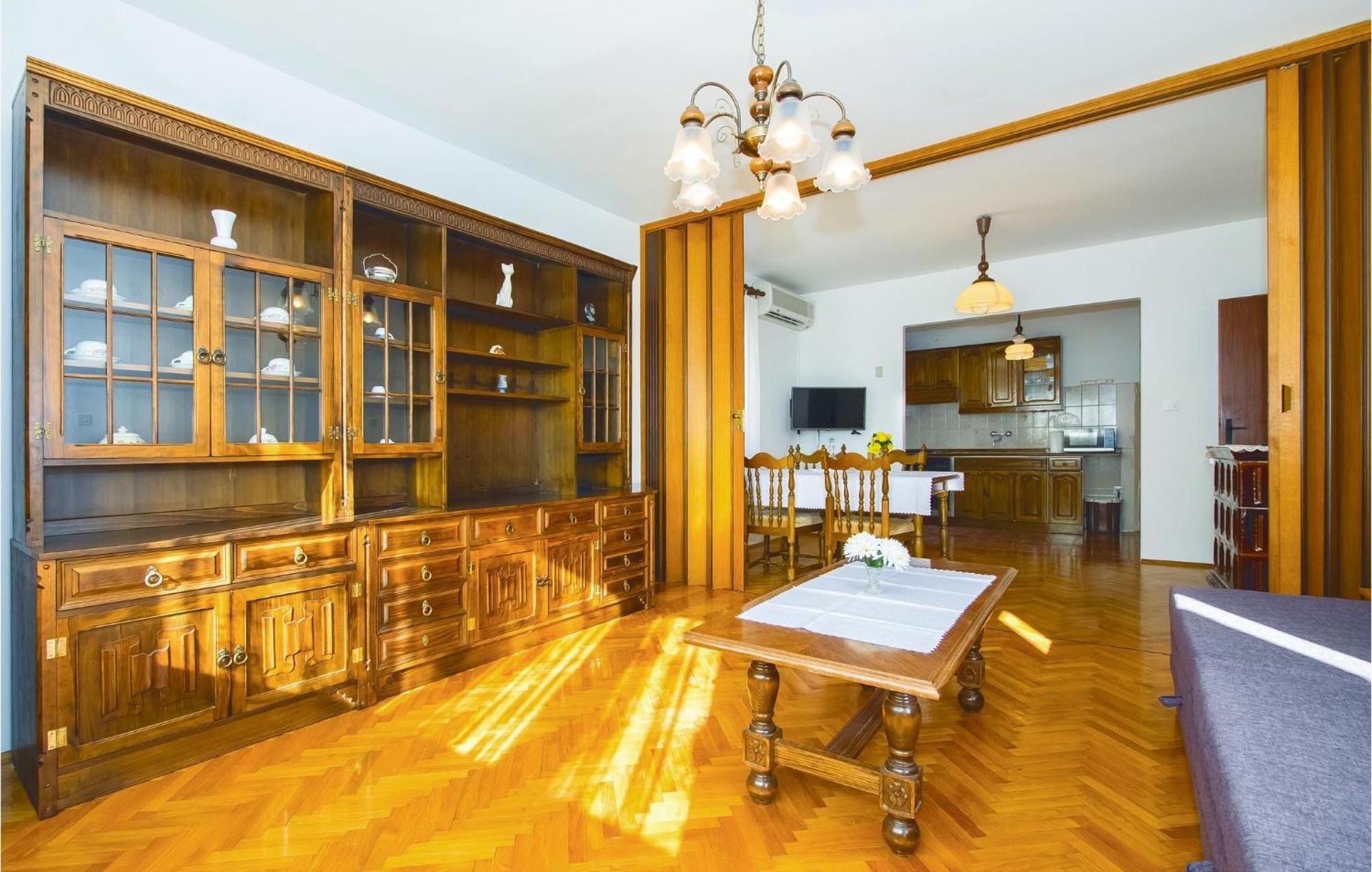 Lovely Apartment In Podstrana With Kitchen Екстер'єр фото