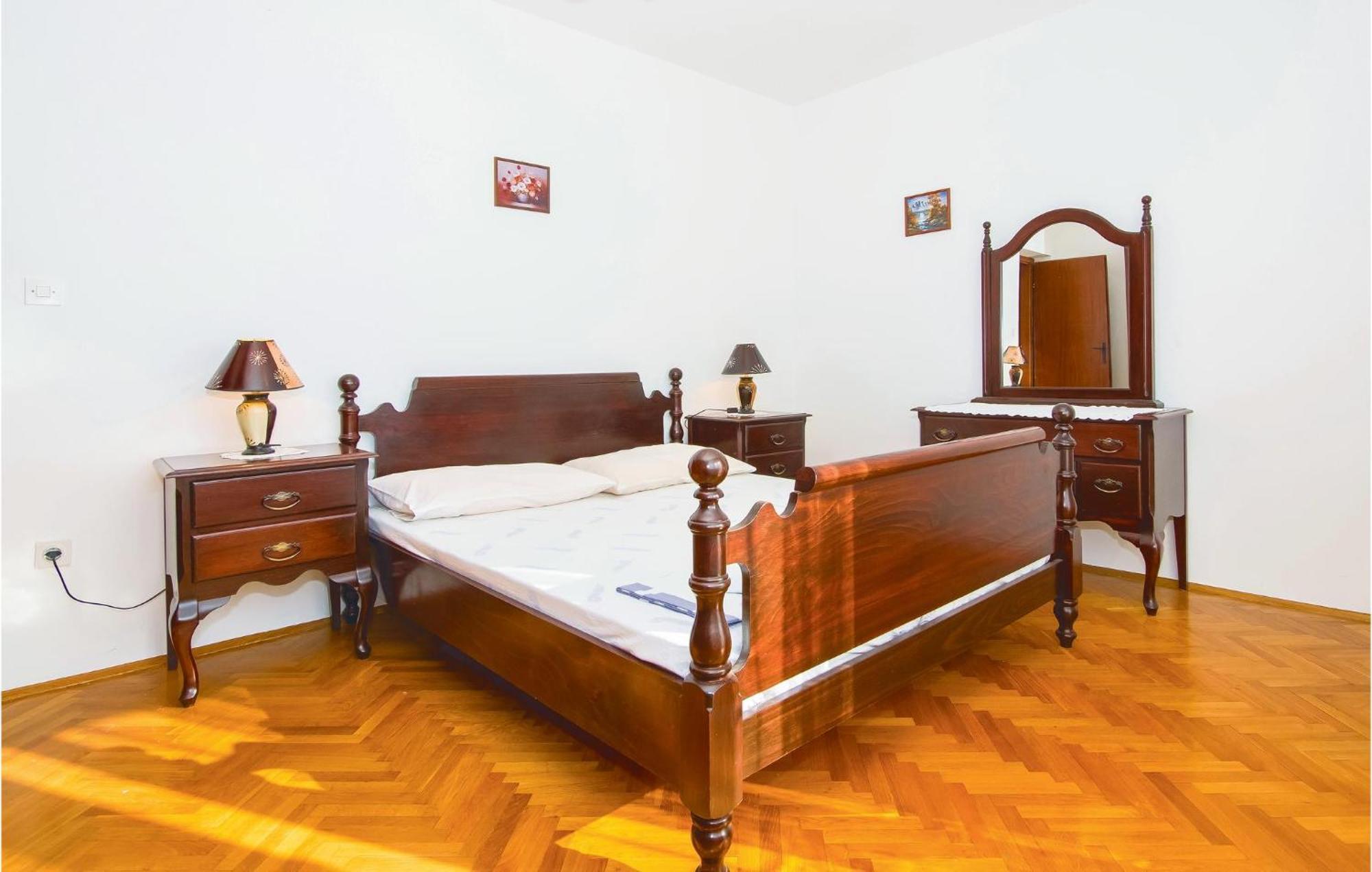 Lovely Apartment In Podstrana With Kitchen Екстер'єр фото