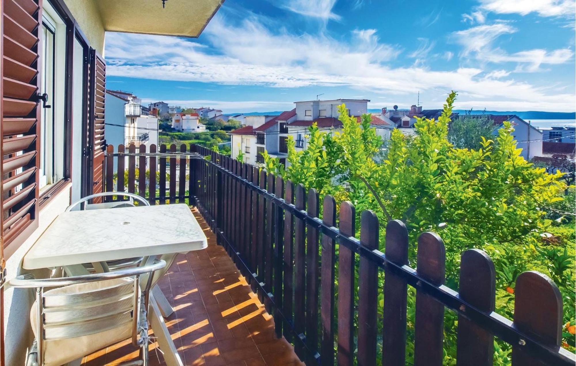 Lovely Apartment In Podstrana With Kitchen Екстер'єр фото