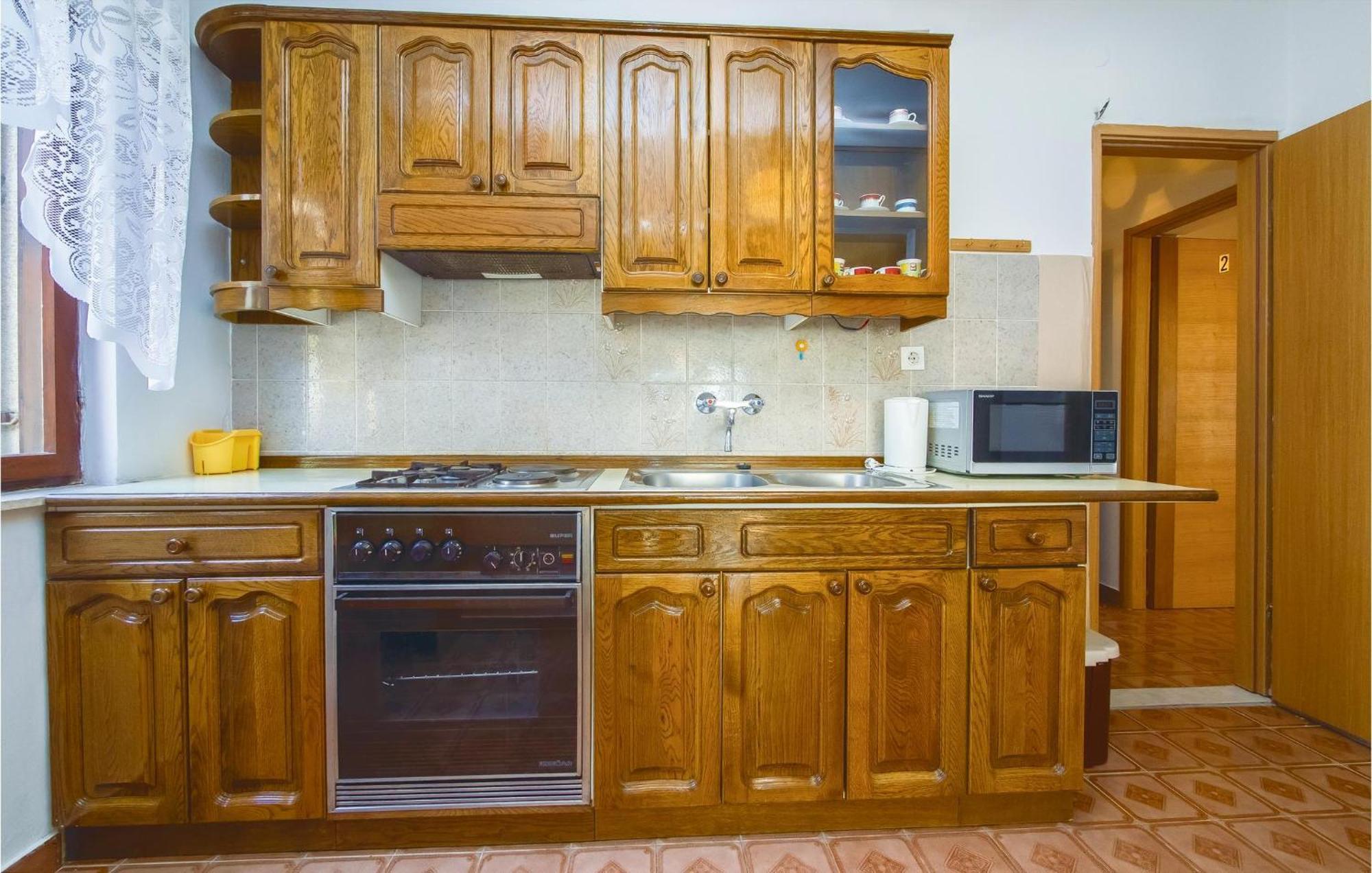 Lovely Apartment In Podstrana With Kitchen Екстер'єр фото
