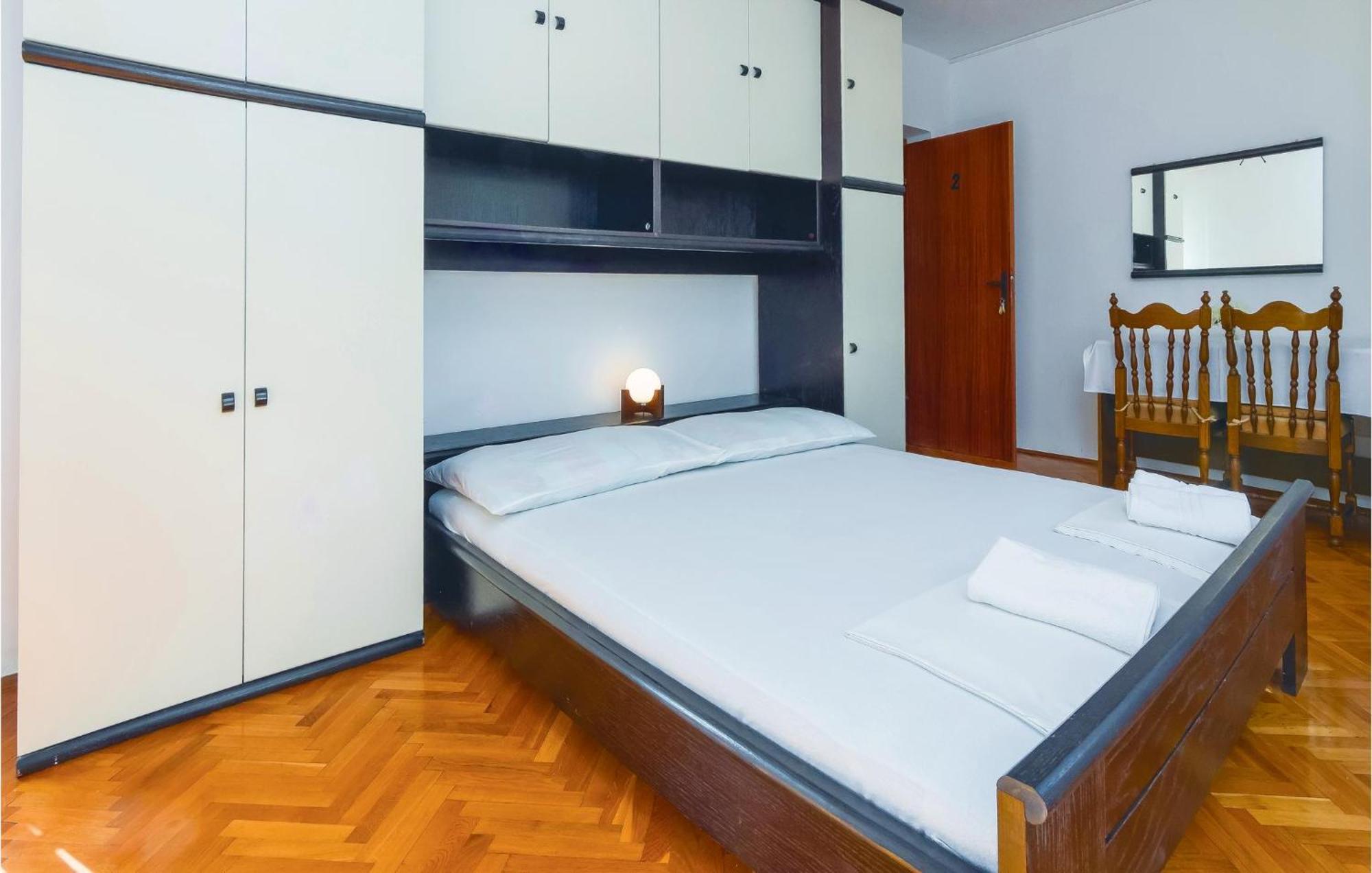 Lovely Apartment In Podstrana With Kitchen Екстер'єр фото